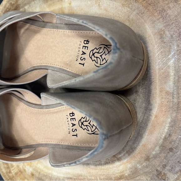 Beast Fashion summer sandals size 7.5 - Picture 3 of 3